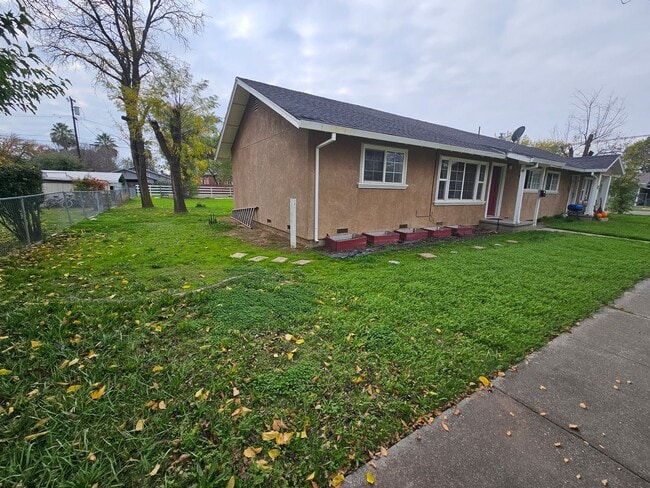 Building Photo - Duplex For Rent in Corning!