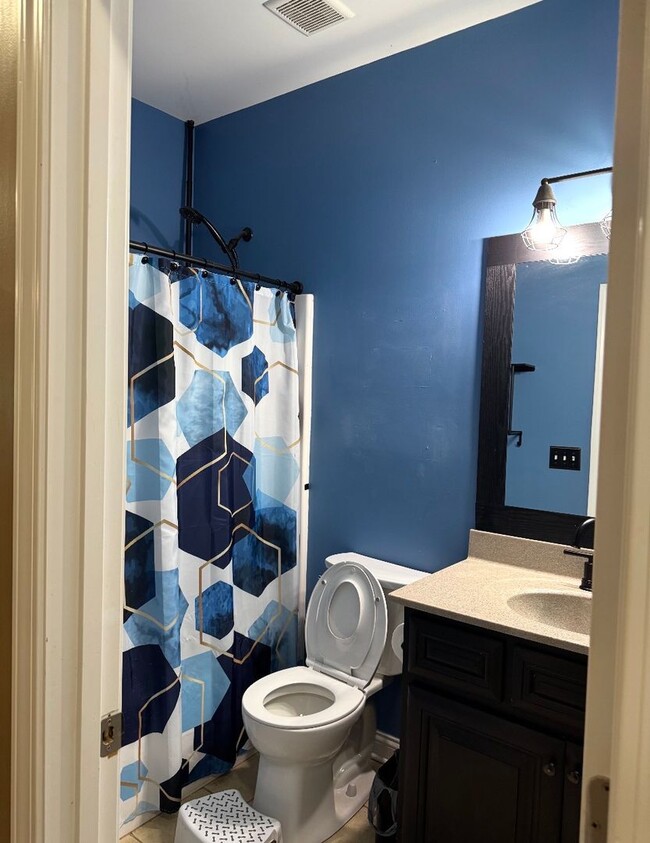 Building Photo - *** Move-in SPECIAL - $2395.00 ***