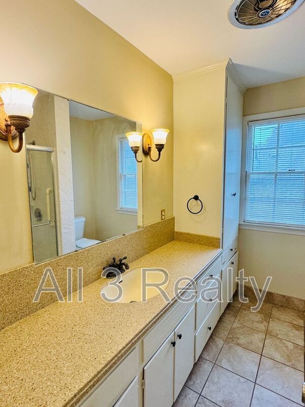 Building Photo - 2913 Sumter Ave