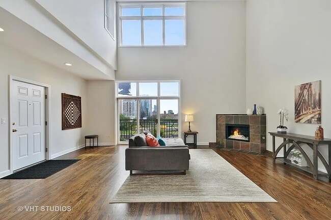 Building Photo - 816 W Hubbard St