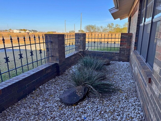 Building Photo - 6960 Parker Ranch Rd