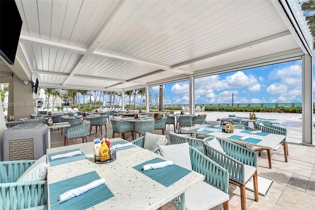 Building Photo - 16051 Collins Ave