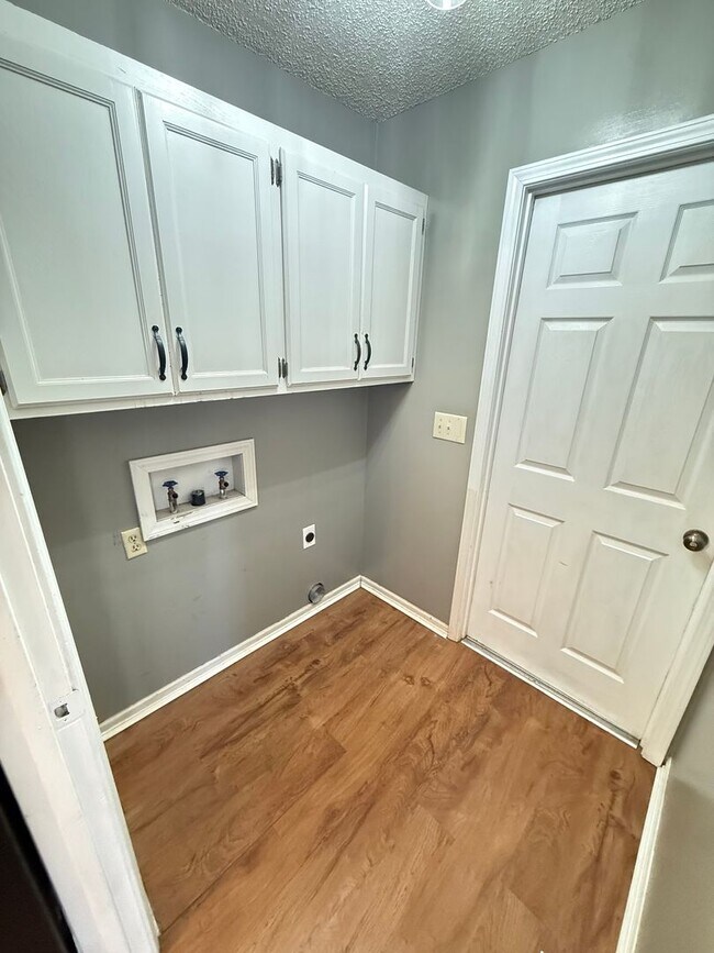 Building Photo - 3 Bed 1 Bath Ozark, MO