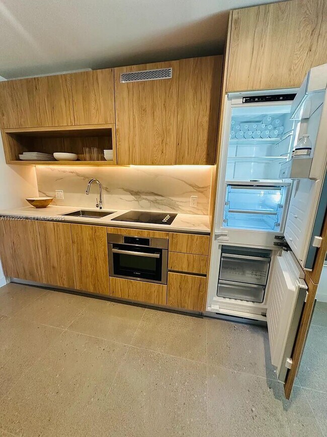 Building Photo - 11 NE 6th St