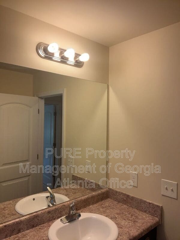 Building Photo - 160 Pine Ridge Rd