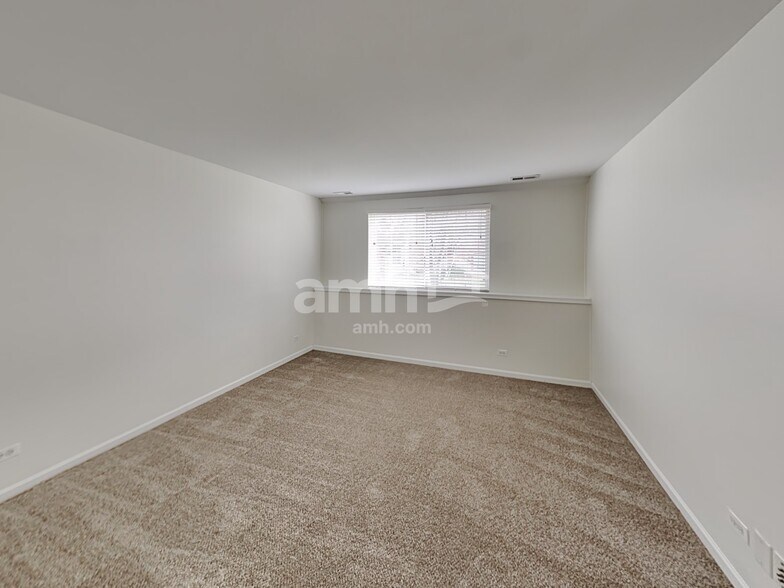 Building Photo - 2449 Emily Ln