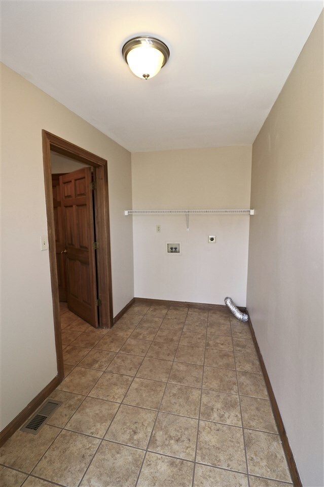 Building Photo - 632 Frogtown Rd