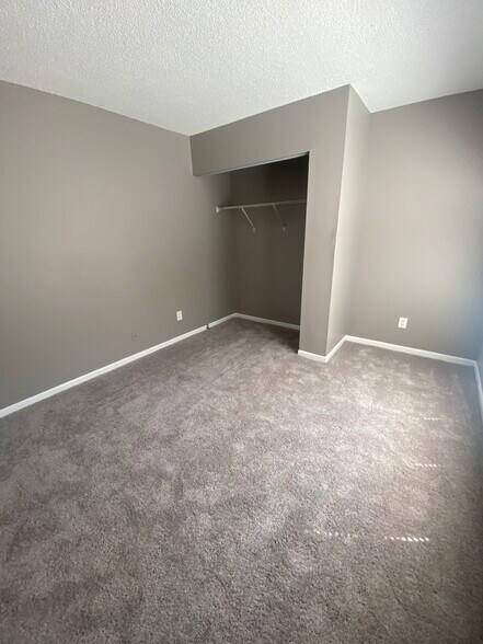 Building Photo - 5109 Burnside Ct