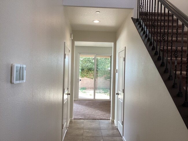 Building Photo - 6319 E Creek View Ln