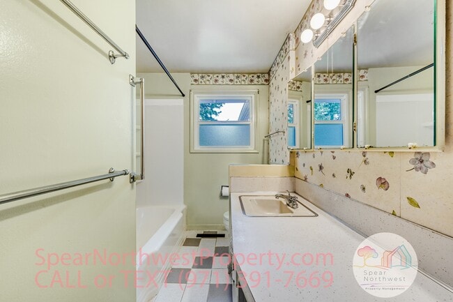 Building Photo - 9515 SE Stanley Ave