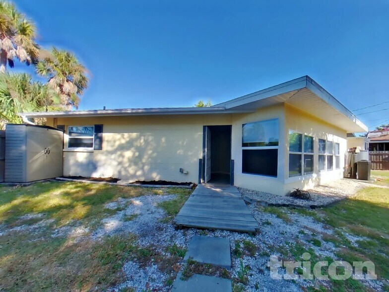 Building Photo - 4167 Pompano Rd