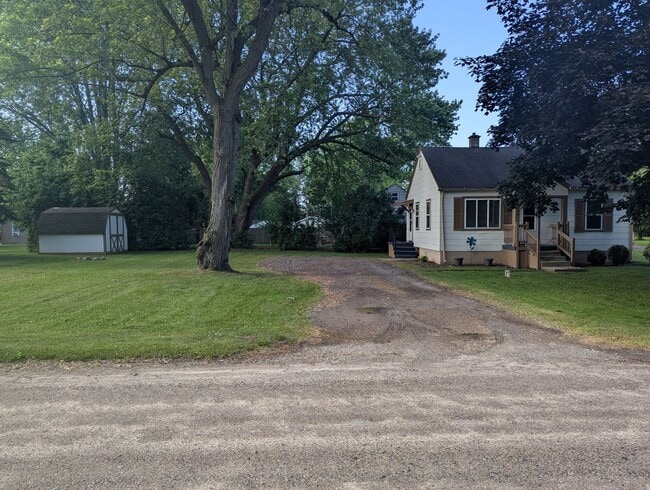 Building Photo - Well-maintained, Updated 2-bedroom home on...