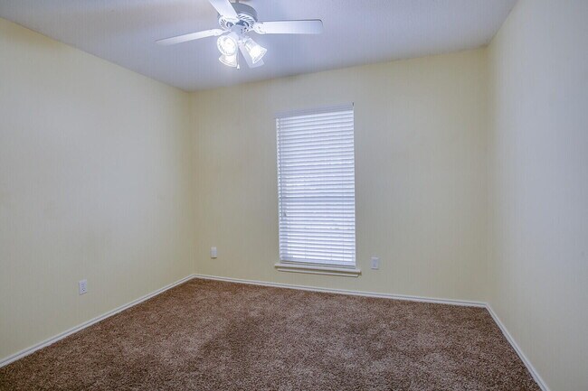 Building Photo - 142 N Utica Ave