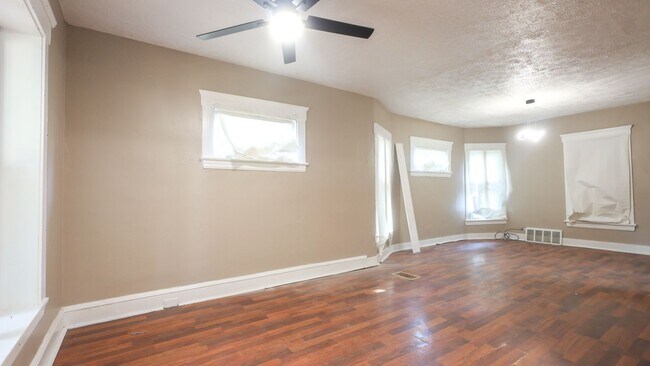Building Photo - 3643 W 39th St