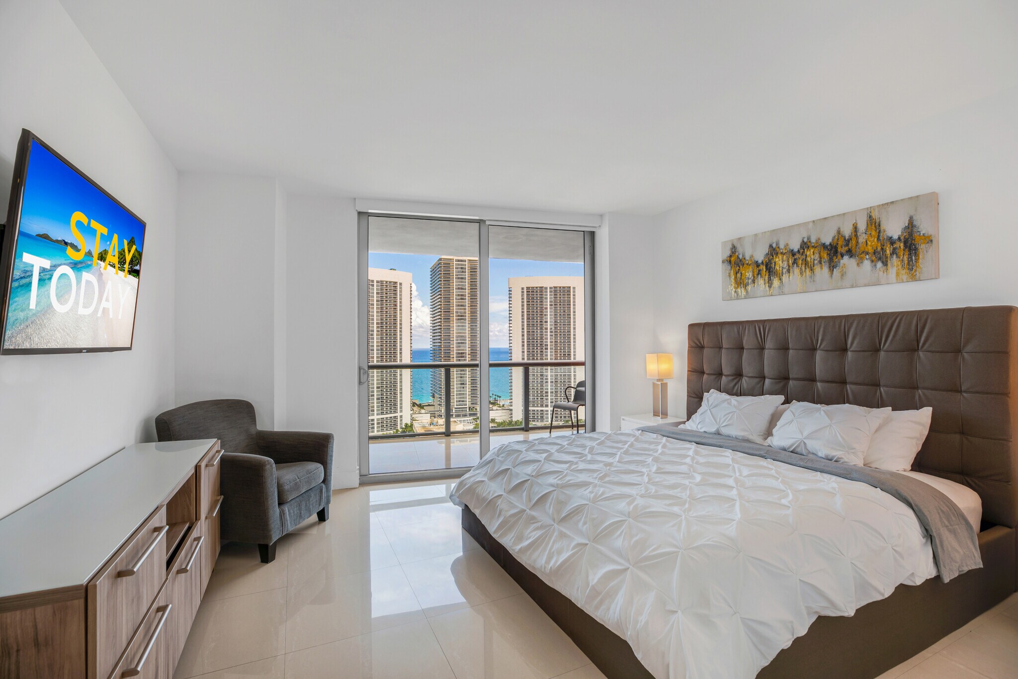 Building Photo - 2600 E Hallandale Beach Blvd