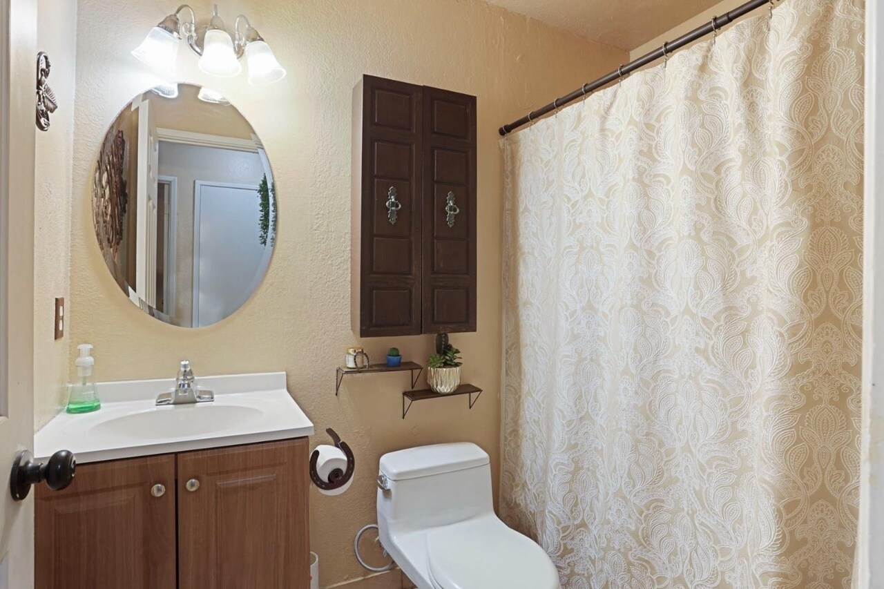 Building Photo - 510 W Kavanagh Ave