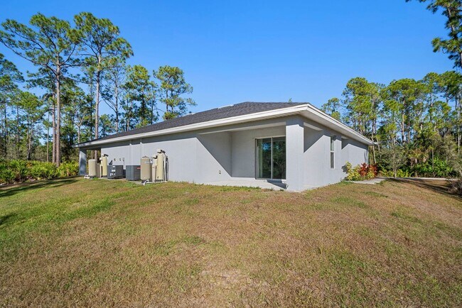 Building Photo - 341-343 Reeves St