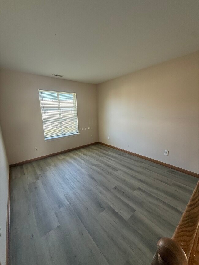 Building Photo - 757 Bayles Dr