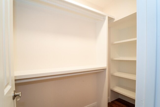 Building Photo - 11 Aviles St