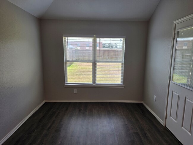 Building Photo - 20714 Southern Wds Blvd