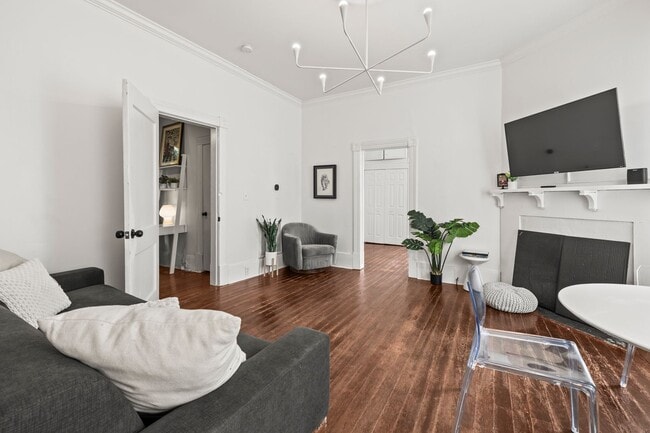 Building Photo - Lower Unit Available May 4