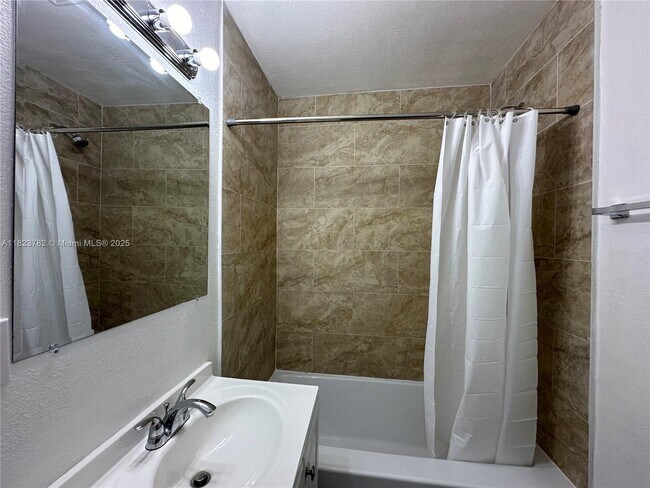 Building Photo - 6032 SW 25th St