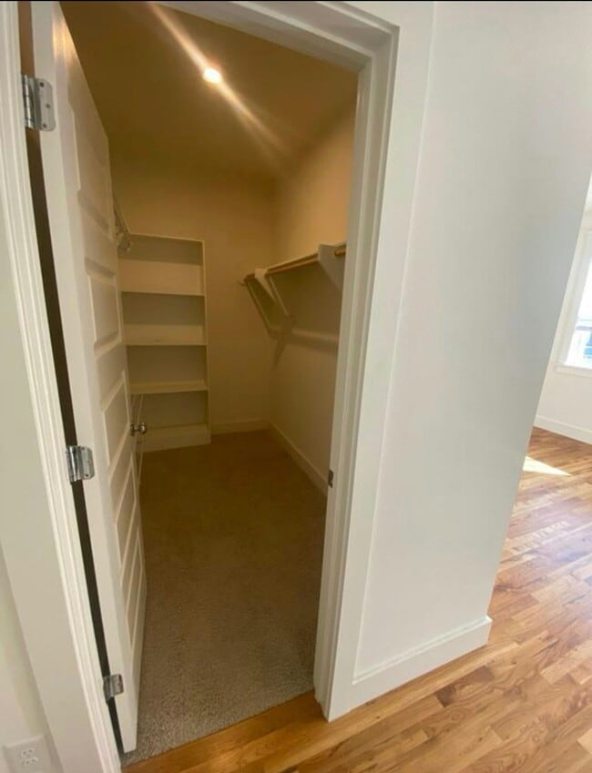 Building Photo - 225 Airlie Dr