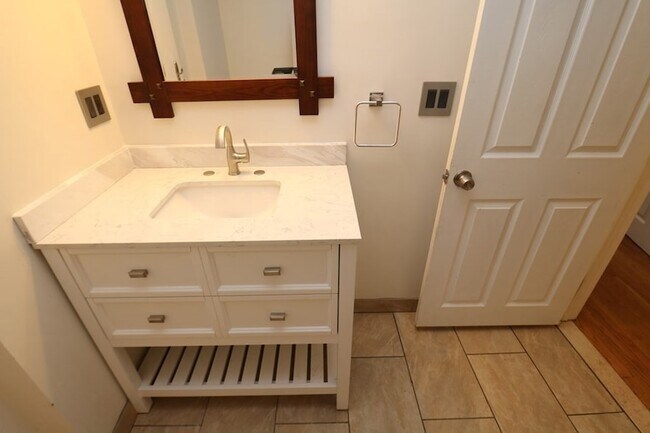 Building Photo - 254 Broadway