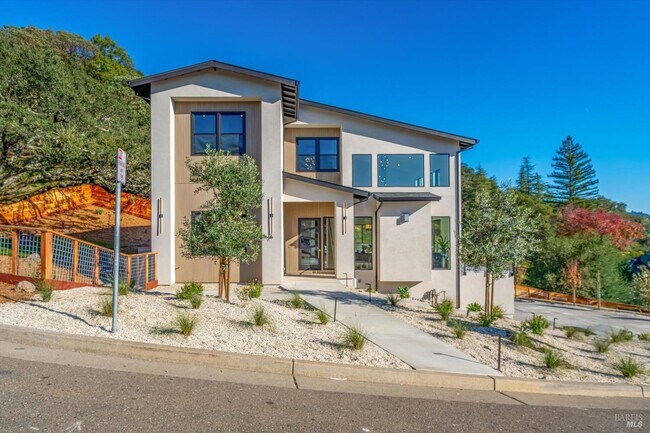 Building Photo - 1580 Clear Ridge Dr