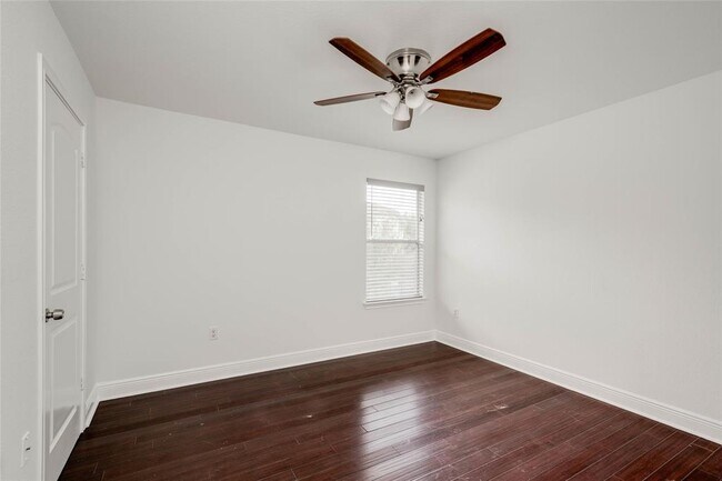 Building Photo - 8705 Davis Oaks Trail