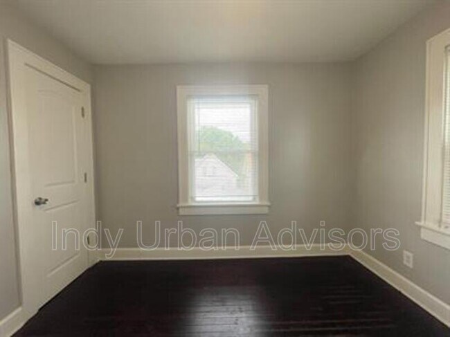 Building Photo - 916 E Tabor St