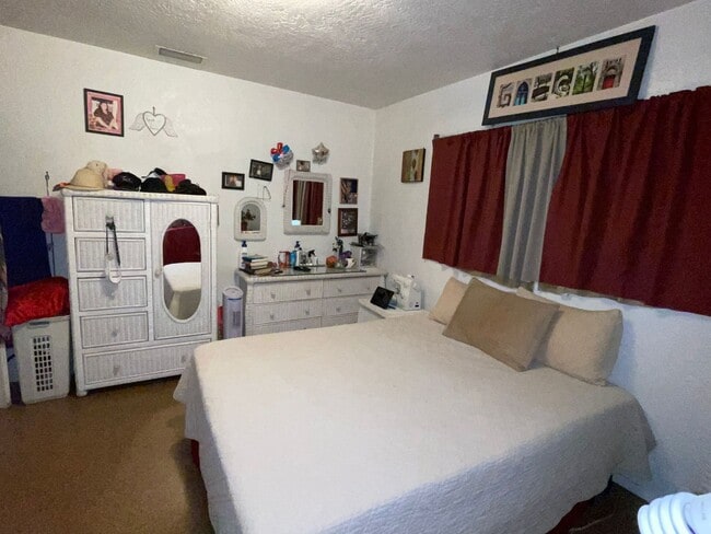 Building Photo - Great Studio home