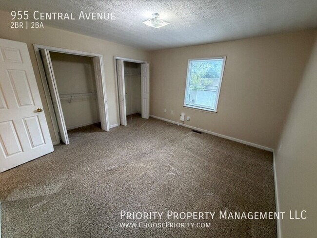 Building Photo - 955 Central Ave