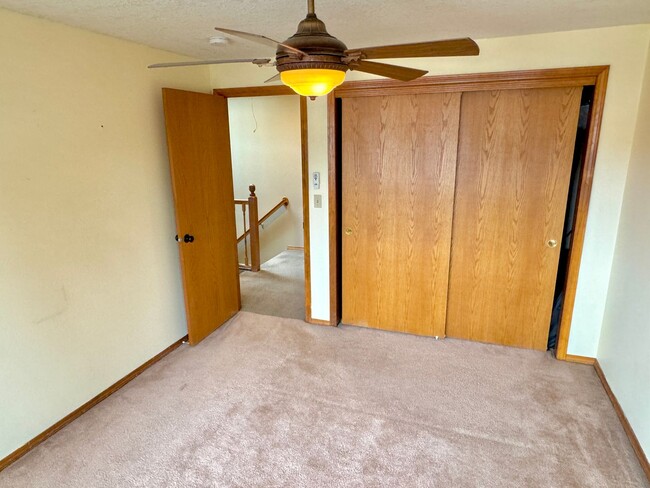 Building Photo - Linwood Neighborhood, Milwaukie Home on Quiet Cul-de-sac, 2 Car Garage, A/C, Huge Fenced Backyard