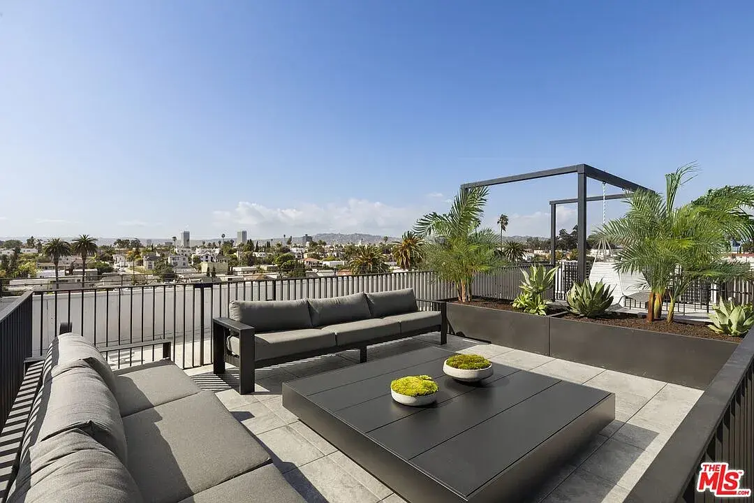 Building Photo - 4506 Dockweiler St