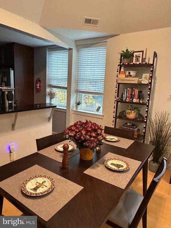 Building Photo - 104 Woodside Rd