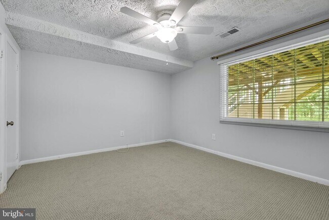Building Photo - 9622 Cinnamon Creek Dr