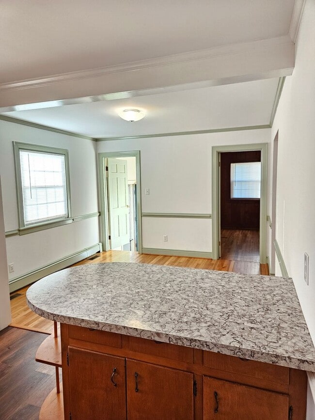 Building Photo - Essex County - 3 Bedroom 1.5 Bath Brick Ra...