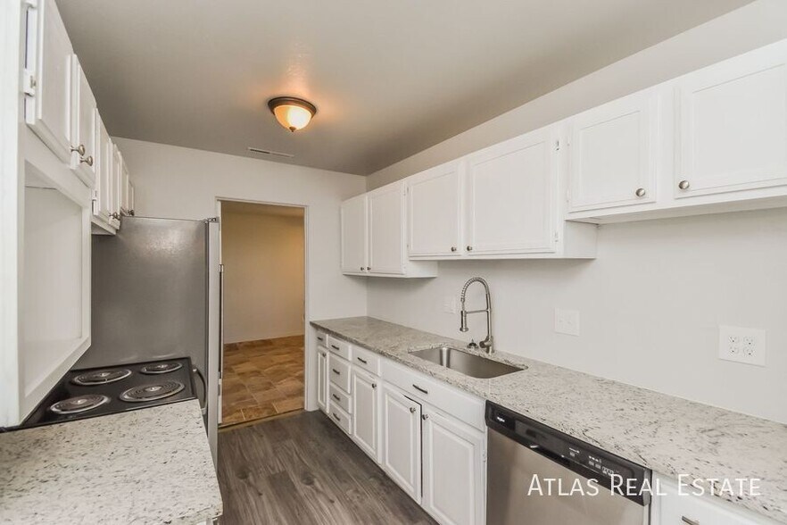 Building Photo - 4261 Deerfield Hills Rd