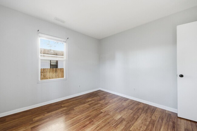 Building Photo - 116-118 Armon Ave