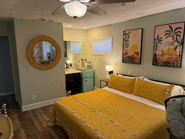 Building Photo - 3350 NE Indian River Dr