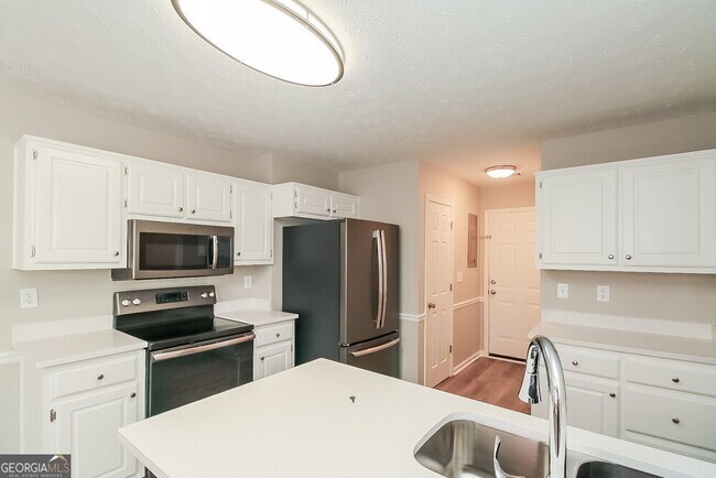Building Photo - 1530 Range Heights Terrace