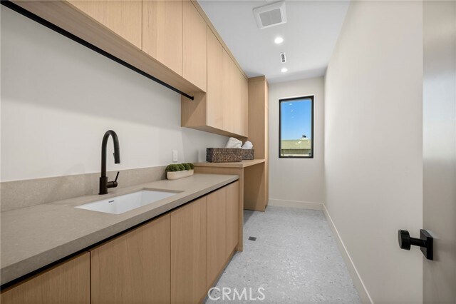 Building Photo - 16728 Morrison St