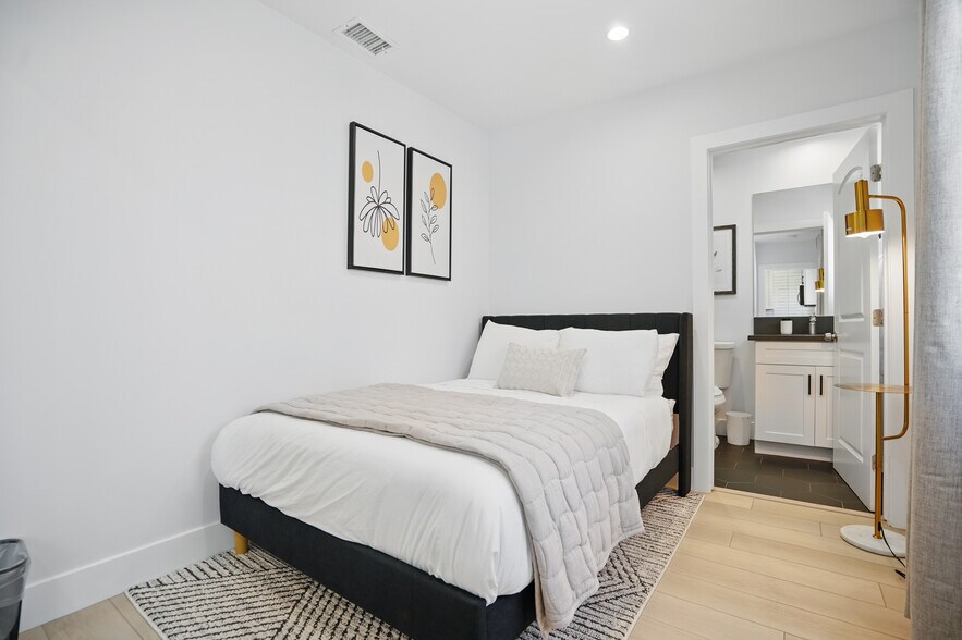 Building Photo - 6702 Saint Clair Ave