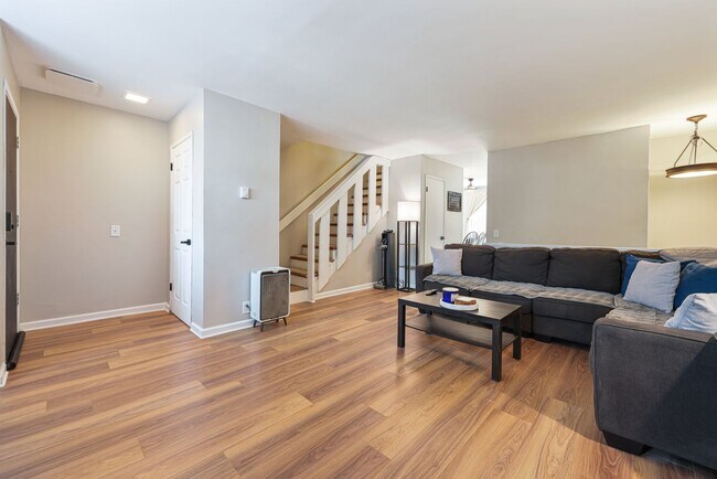 Building Photo - Charming 3-Bedroom Home in Gated South Par...