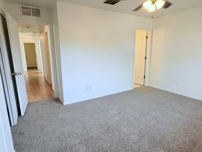 Building Photo - 3-bedroom, 2-bathroom home with walled bac...