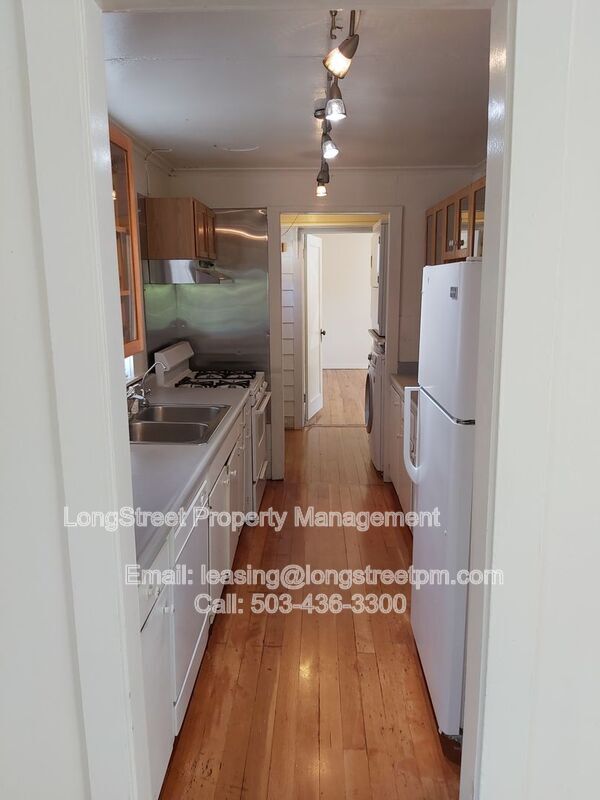 Building Photo - 2435 SE Crystal Lake Dr