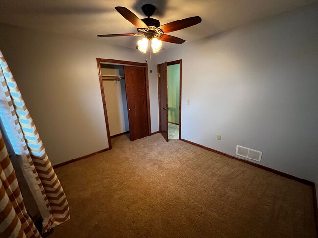 Building Photo - East Council Bluffs, 3 Bedroom 3 Bathroom ...