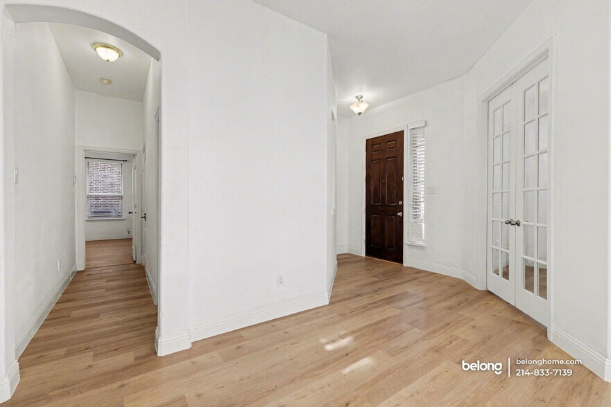 Building Photo - 741 Sundrop Dr