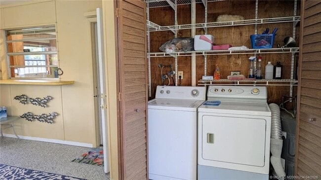 Building Photo - 1097 NE Kubin Ave